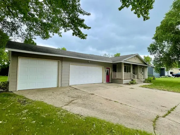 1006 10th St SW, Wadena, MN 56482