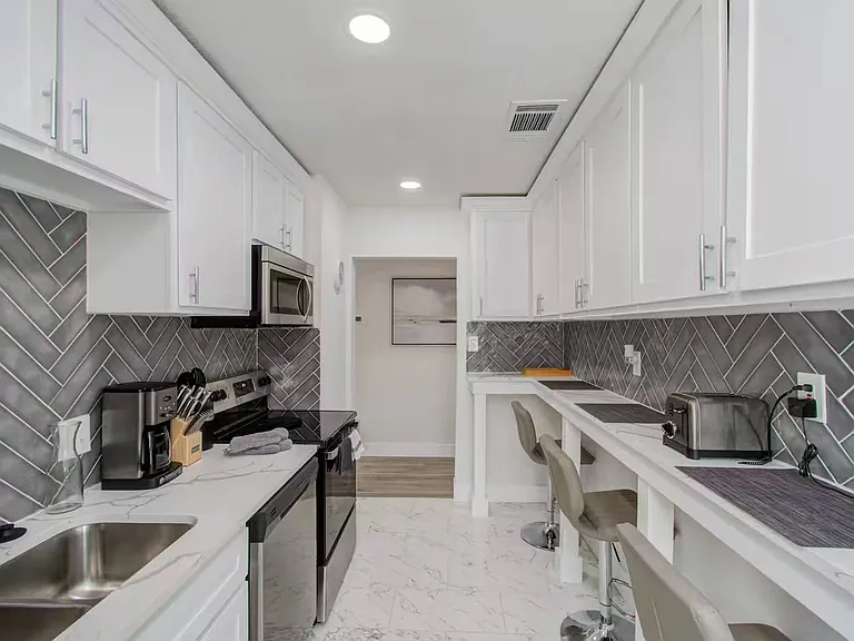 304 Eastwood St #A — Photo 24
