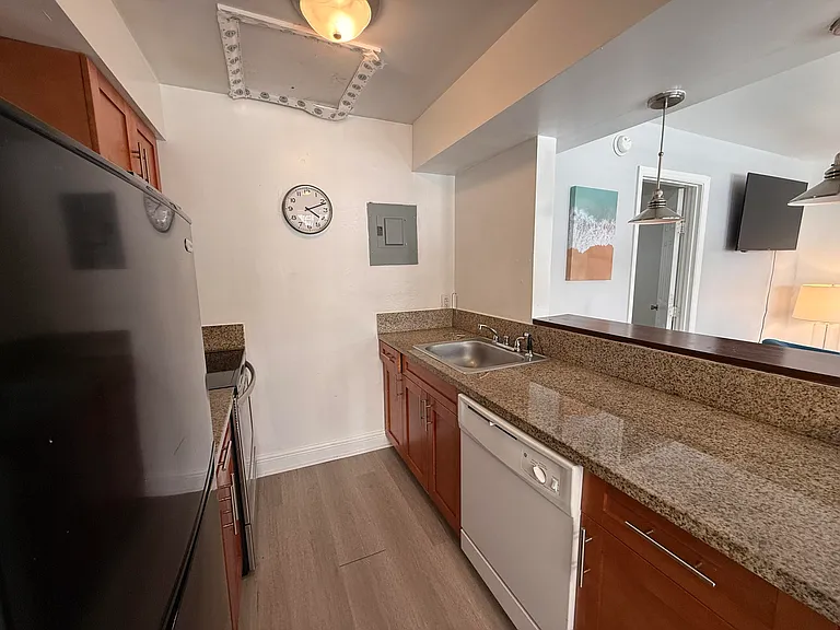 3226 NE 12th St #7 — Photo 5