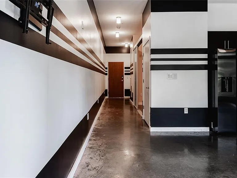 333 Nelson St SW #201 — Photo 2