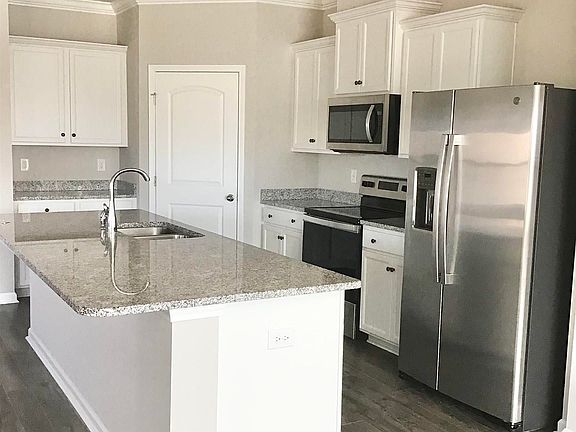 3rd image of 223 Ivyleaf Dr