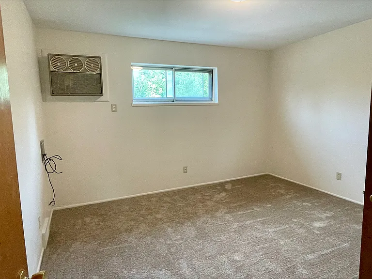 565 Treeside Dr — Photo 9