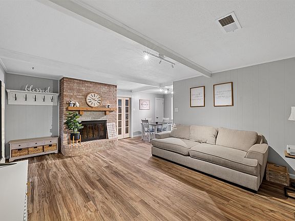 2nd image of 518 Fairway Rd