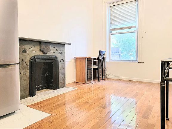 2nd image of 851 Lexington Ave #3R