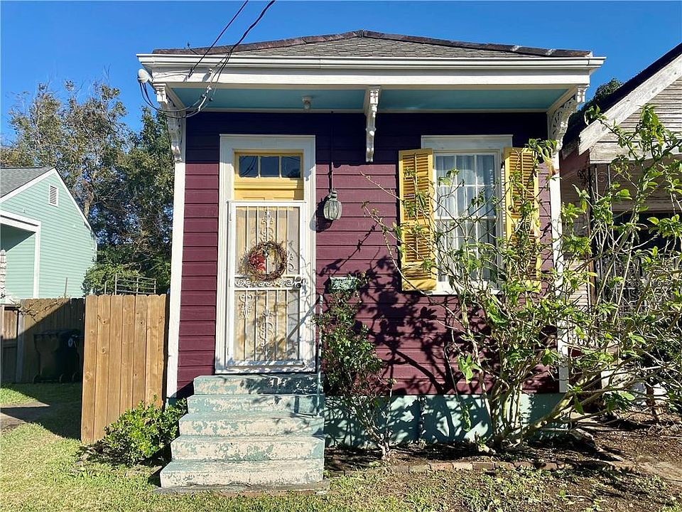 1st image of 914 Nunez St