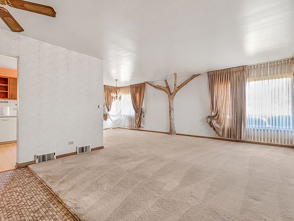 4th image of 8255 W Agatite Ave