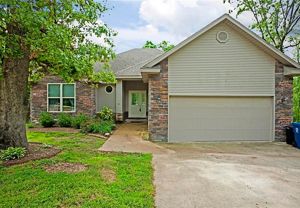 1st image of 4 Laxton Ln
