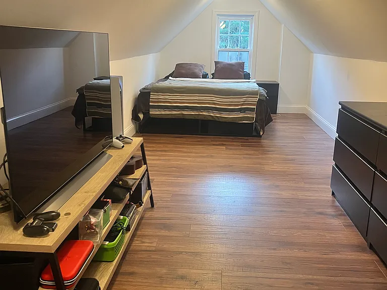 416 Circuit St — Photo 8
