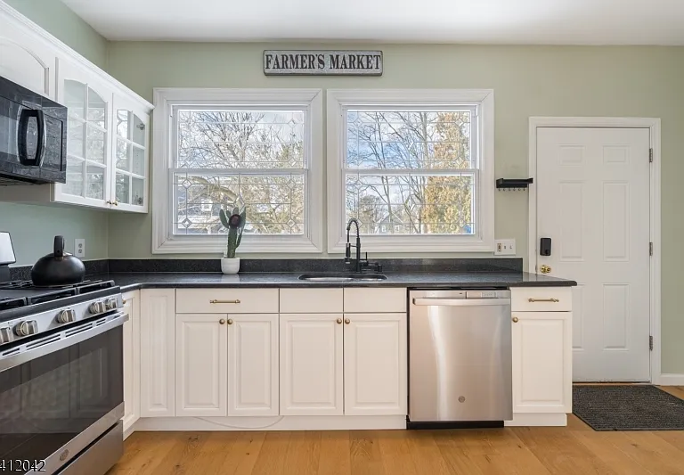 30 Sussex Ave #1 — Photo 8