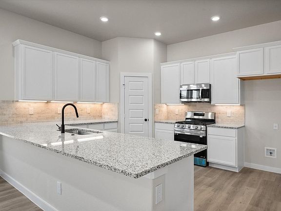 5th image of 2806 Turner Ave