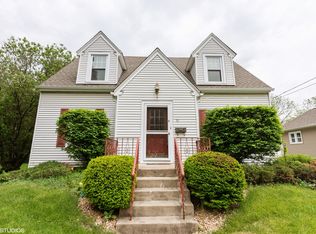 11 Lincoln Ave, Dundee, IL 60118