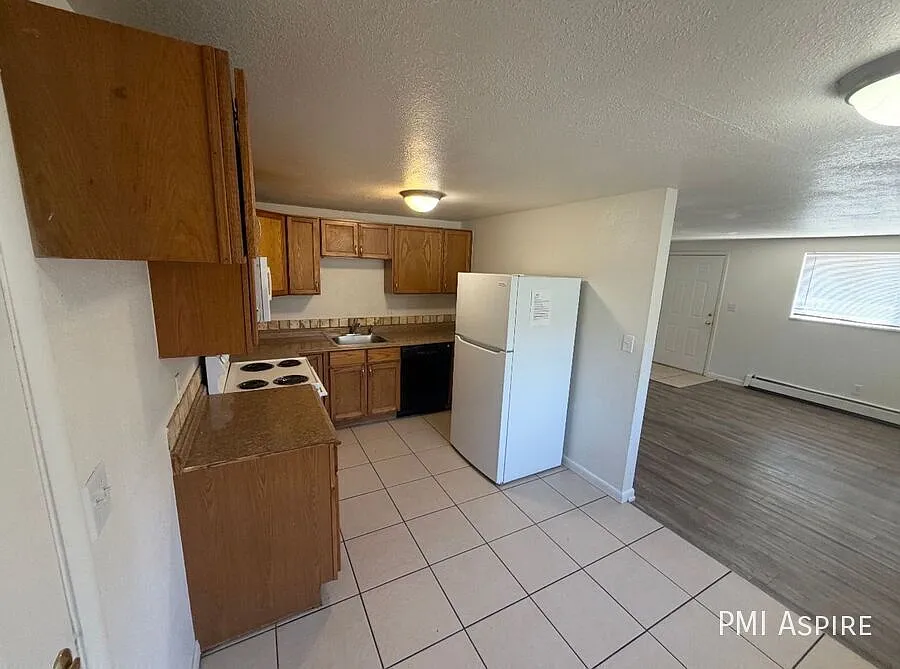 2924 Glendale Dr — Photo 2