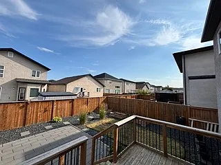 366 Bonaventure Dr W — Photo 20