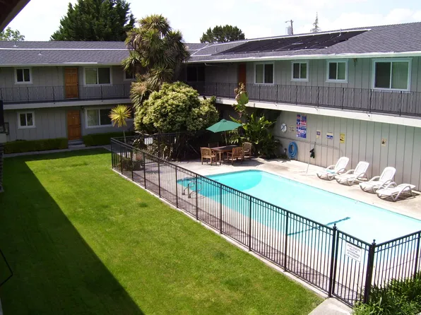 842 N Rengstorff Ave, Mountain View, CA 94043