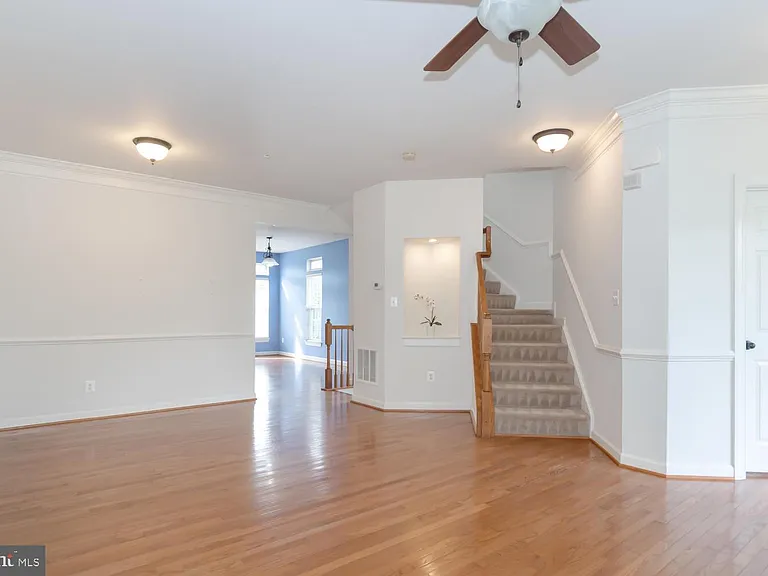 300 Dixon St #308 — Photo 6