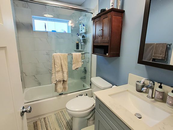 5th image of 2733 N Hamlin Ave #3