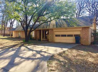 901 Hickory Ln, Ardmore, OK 73401