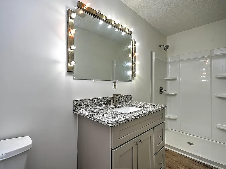 424 W Maple St #2 — Photo 12