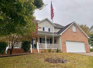 521 Overlook Dr, Hurricane, WV 25526