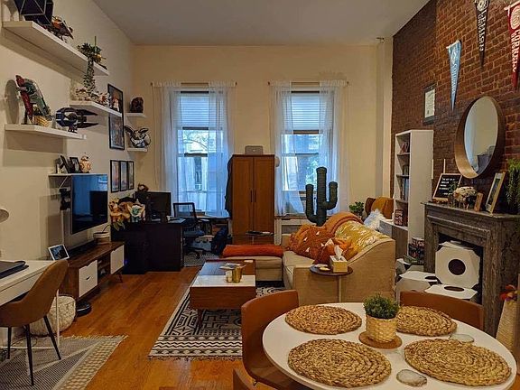 2nd image of 24 W 76th St #1F