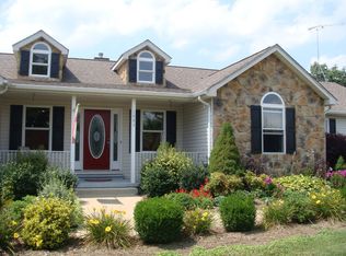 1095 Reunion Corner Rd, Gerrardstown, WV 25420