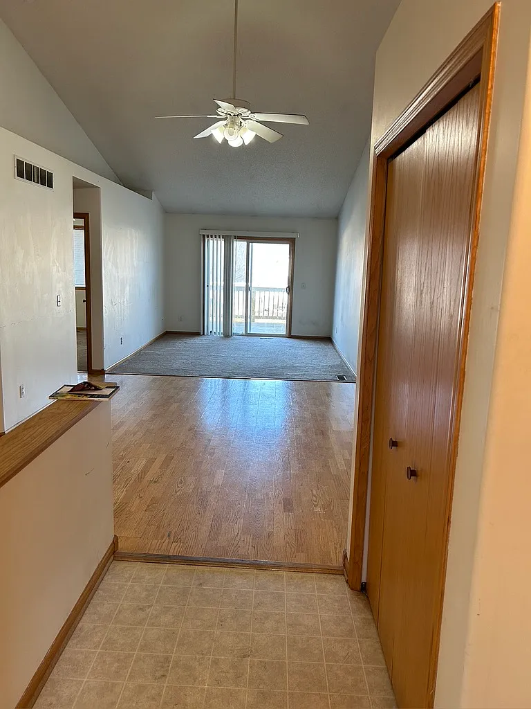 Pineview Townhomes 16 - PT1-720 — Photo 1