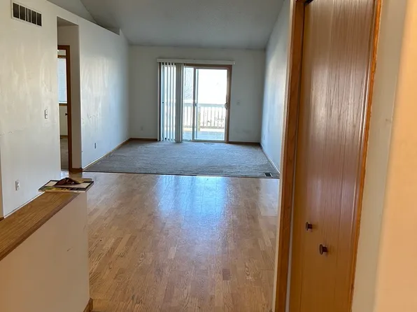 720 10th St SW, Pine Island, MN 55963