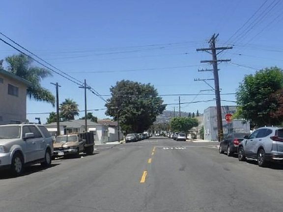 Exterior Neighborhood (street photo)