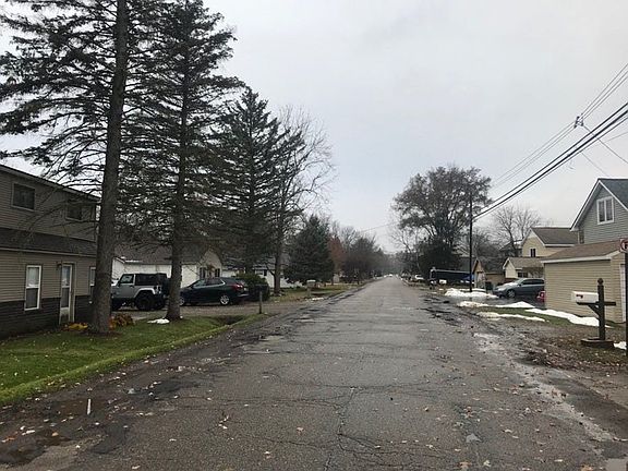 4th image of 2595 Davista Dr