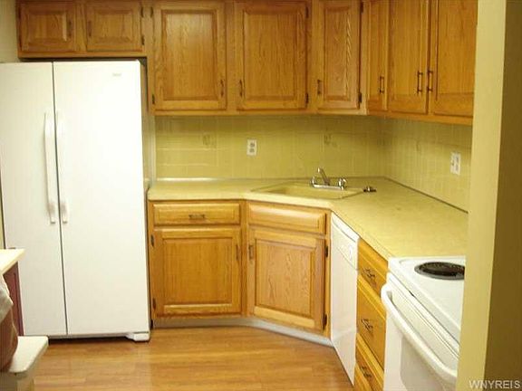 4th image of 65 Carriage Dr APT 2