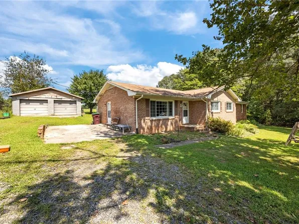 6821 State Highway 65, Summerfield, NC 27358