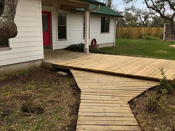 5th image of 2412 Sawyer Ln