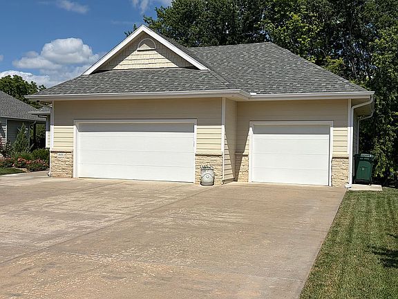 2nd image of 1601 Parkplace Ct