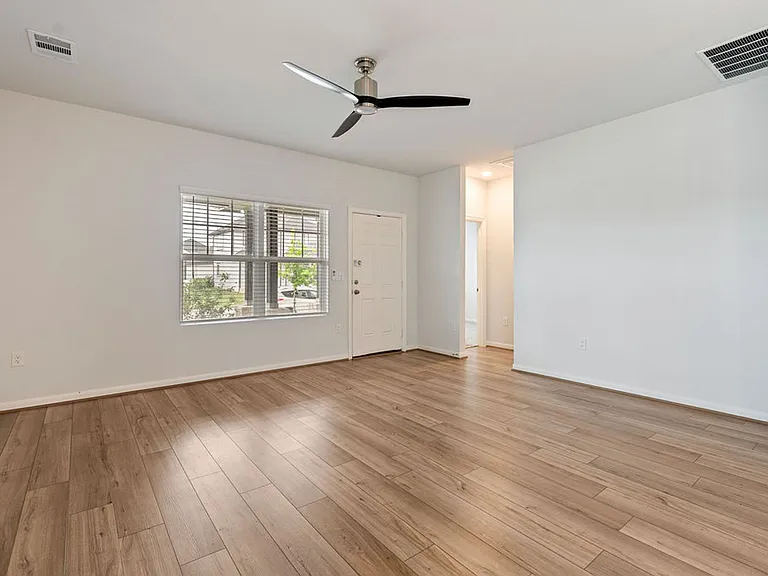 302 Timber Brook Dr — Photo 3