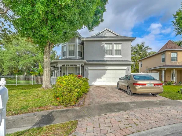 113 Country Club Way, Royal Palm Beach, FL 33411