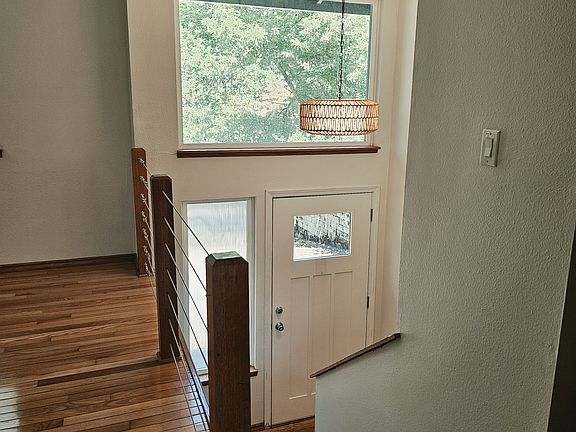5th image of 3016 SW Carolina St