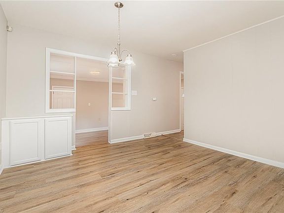 5th image of 3217 Harte Pl