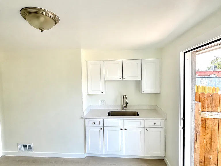 1149 Akron St #1149 — Photo 3