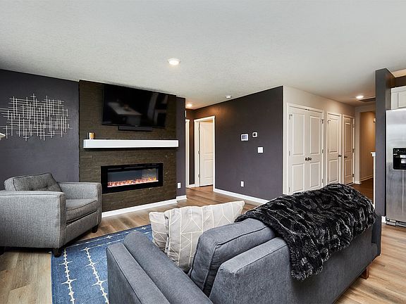 3rd image of 1051 35th St SW