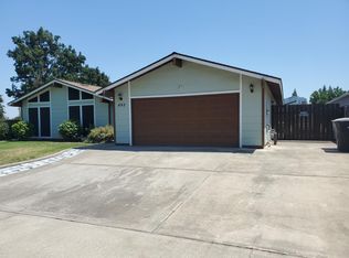 495 Palomino Ct, Escalon, CA 95320