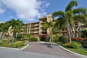 825 Egret Cir #404