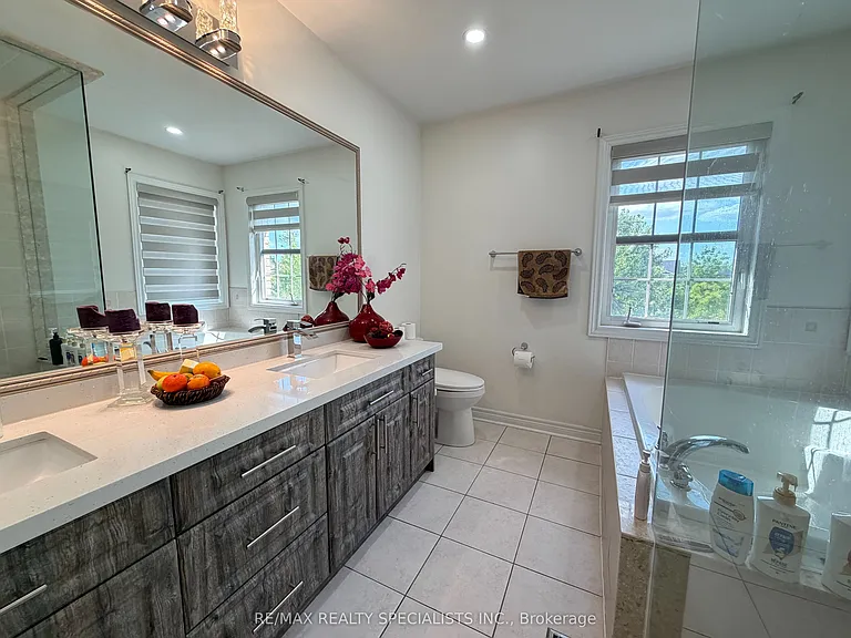 214 McCready Dr — Photo 32