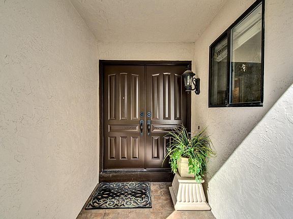 2nd image of 3107 Redwood Dr