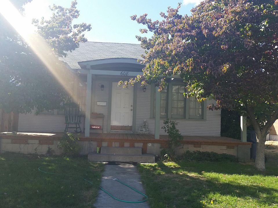 1st image of 608 Okanogan Ave