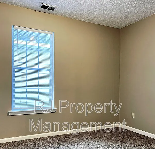 4615 Addington Dr — Photo 14