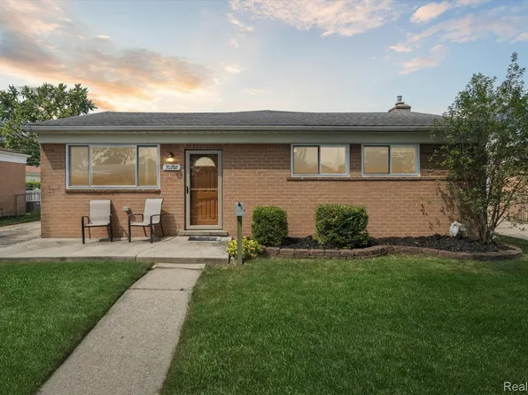 30207 Pinto Dr, Warren, MI 48093
