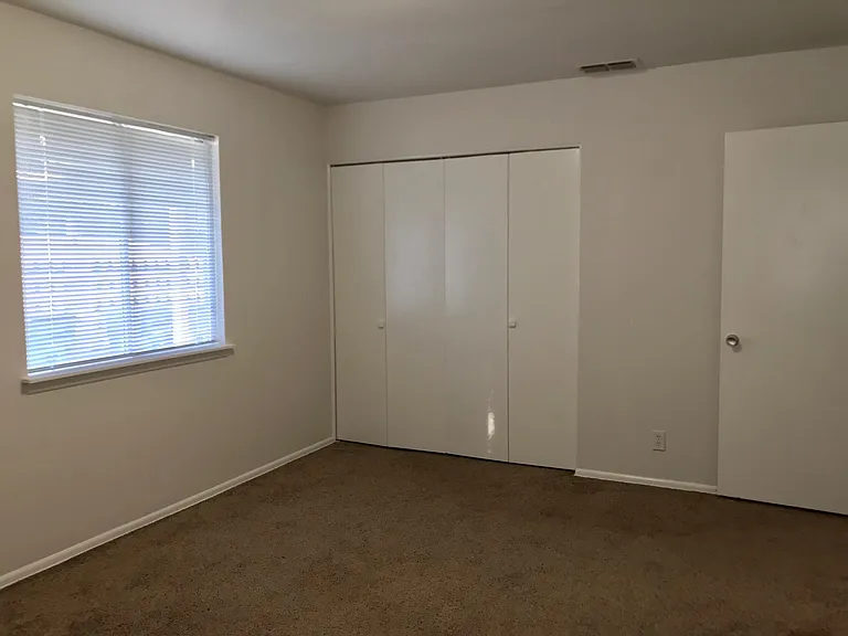 8426 Laurelhurst Dr — Photo 7