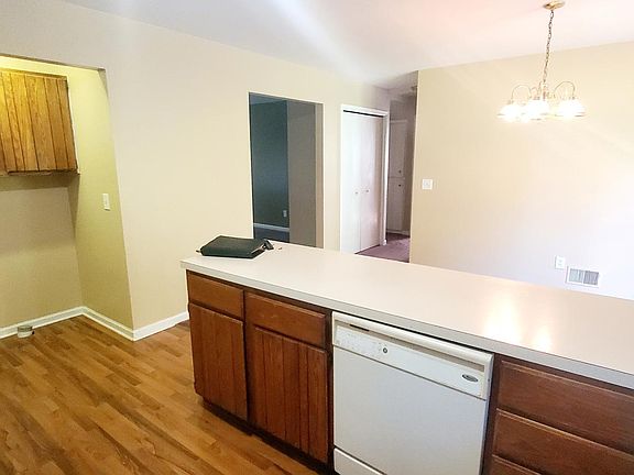 5th image of 2643 Woodmeadow Dr SE