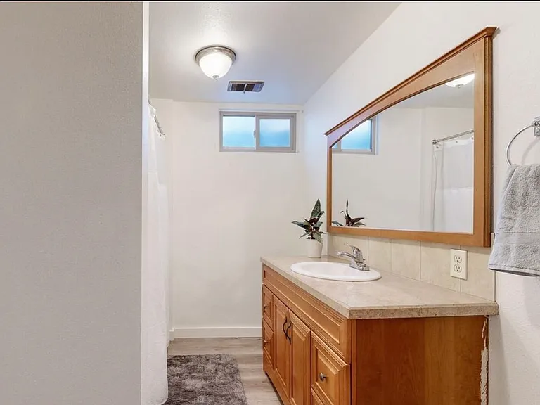 301 NE A St #B — Photo 7