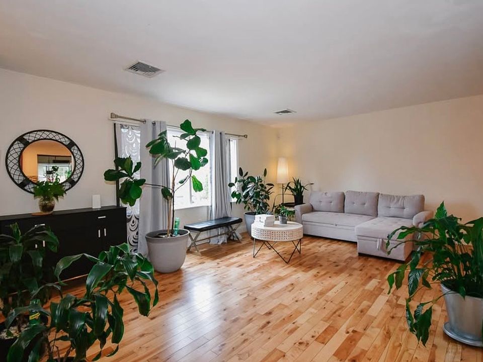 1st image of 15 Inwood Dr #1